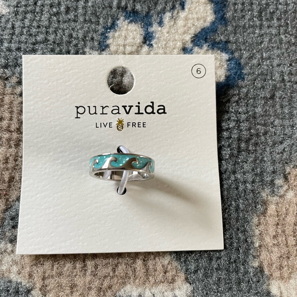 Pura Vida glitter wave ring size 6